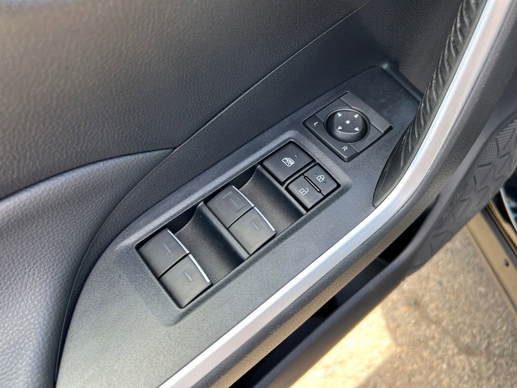 Used 2022 Toyota RAV4 XLE Premium image 23