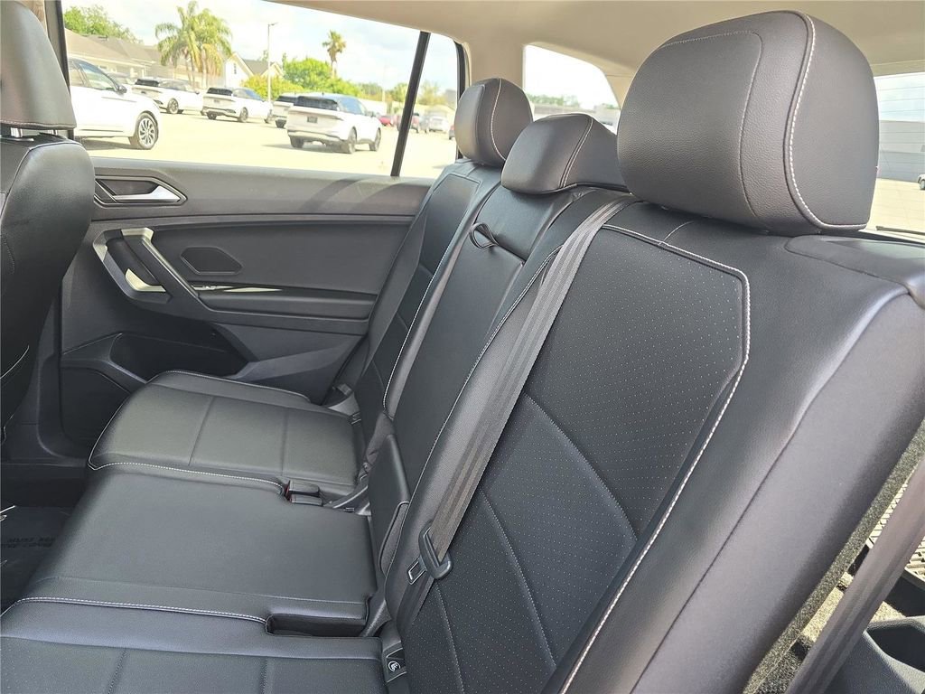 Used 2021 Volkswagen Tiguan SE w/ Panoramic Sunroof Package FWD image 12