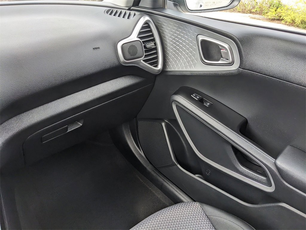Certified 2025 Kia Soul LX image 18
