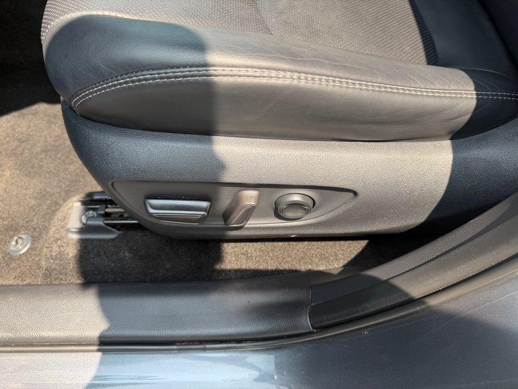 Used 2019 Toyota RAV4 Limited w/ Cold Weather Package AWD/4WD image 11
