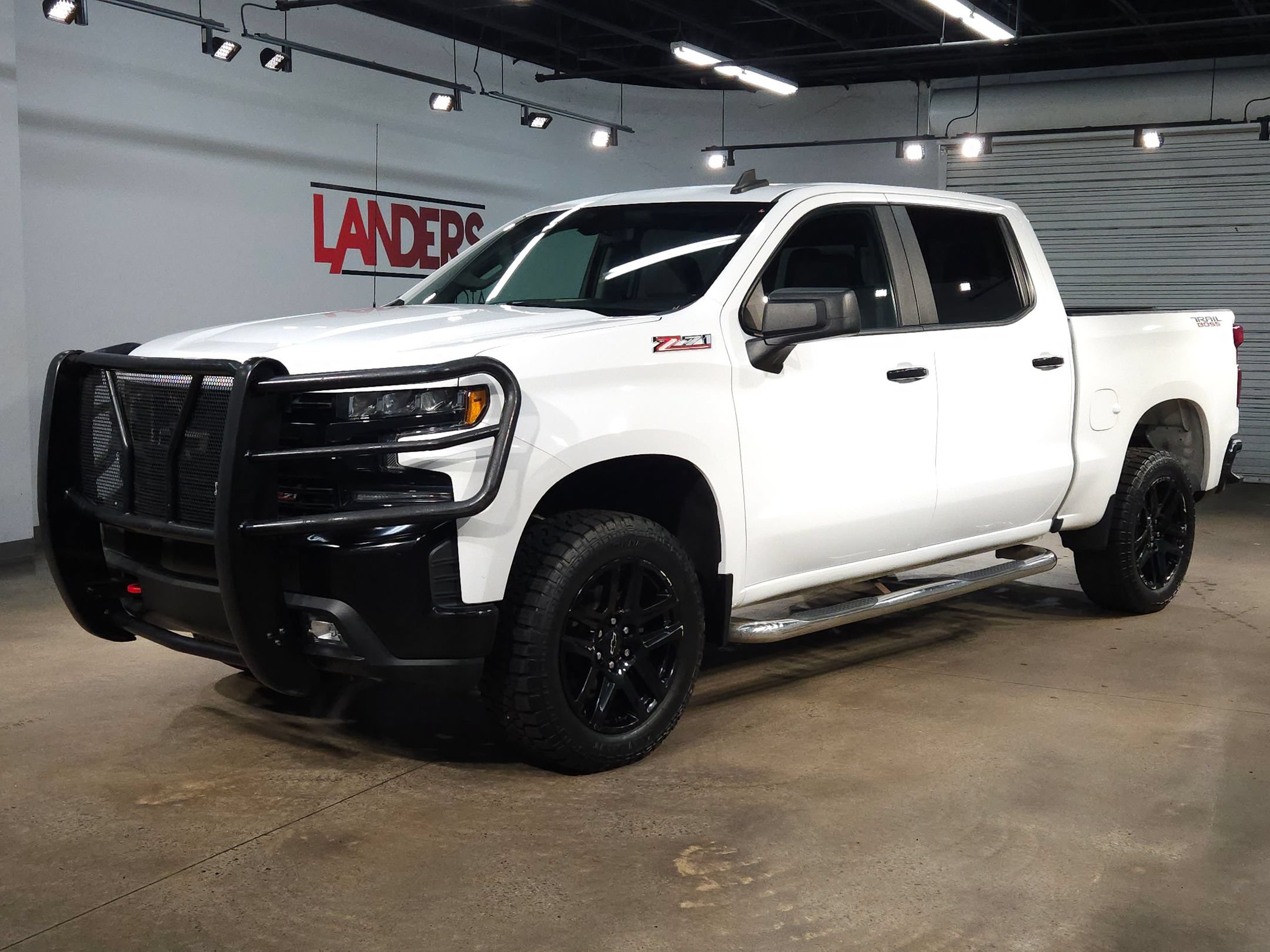 Used 2021 Chevrolet Silverado 1500 LT Trail Boss w/ Convenience Package II AWD/4WD image 3