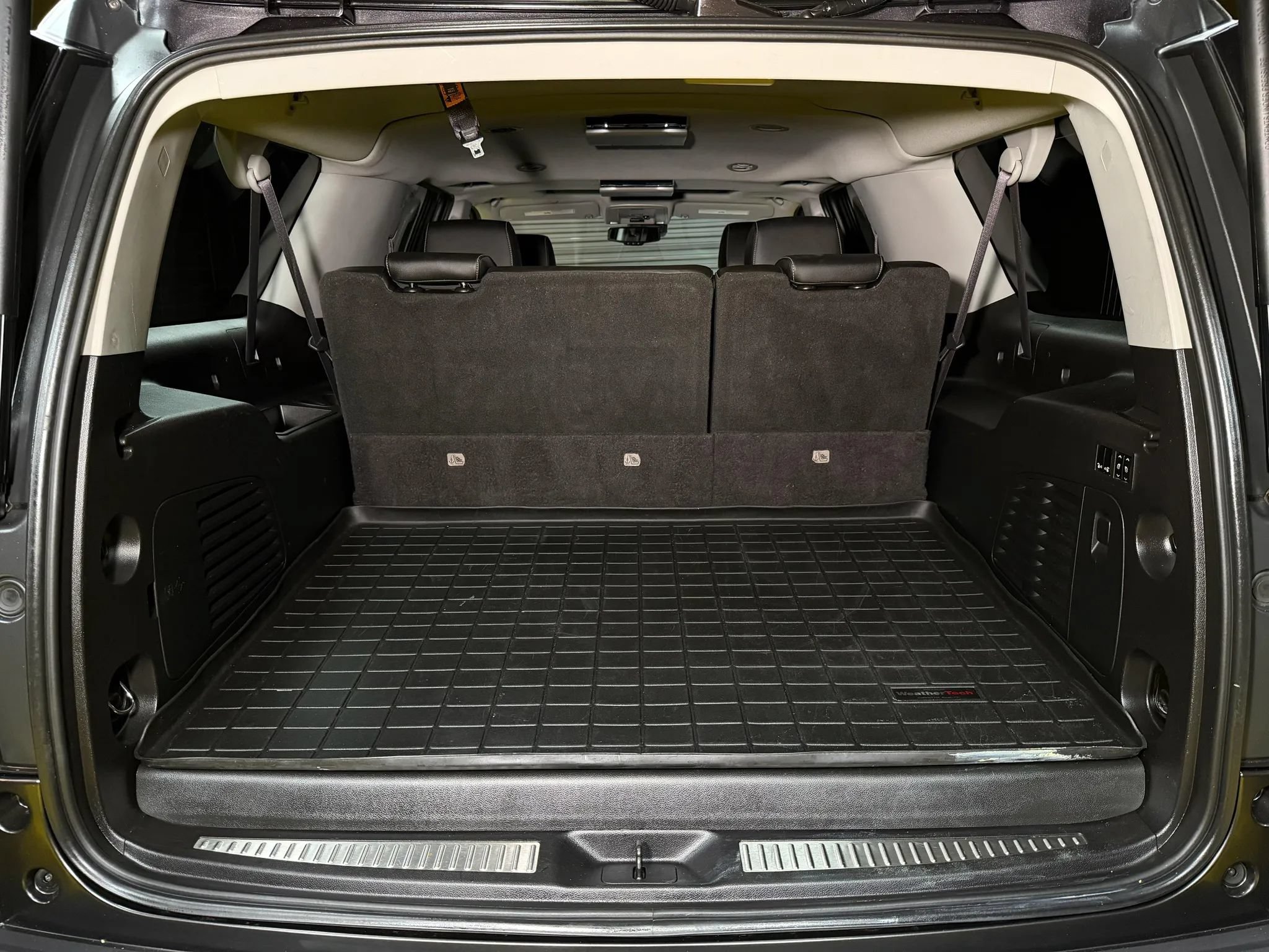 Used 2016 Chevrolet Suburban LTZ RWD image 23