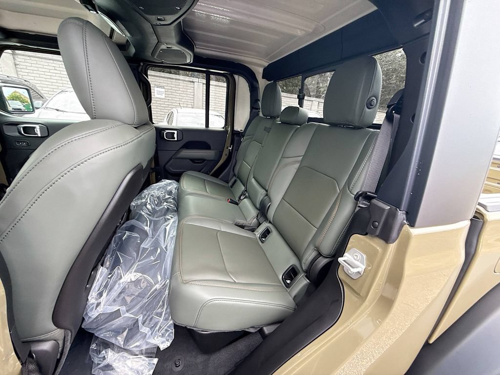 Used 2025 Jeep Gladiator Mojave w/ Safety Group AWD/4WD image 27