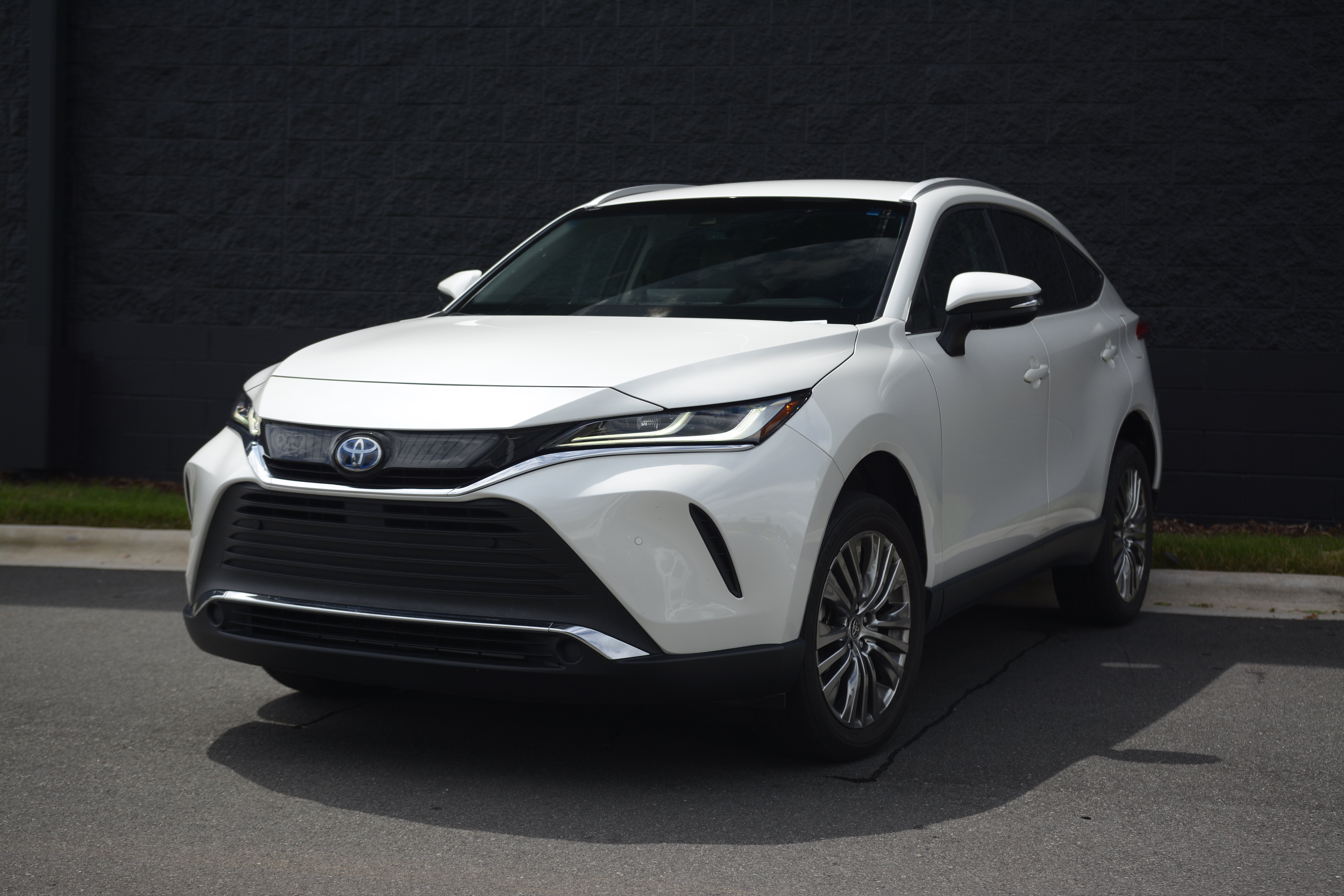 Used 2022 Toyota Venza XLE AWD/4WD image 40