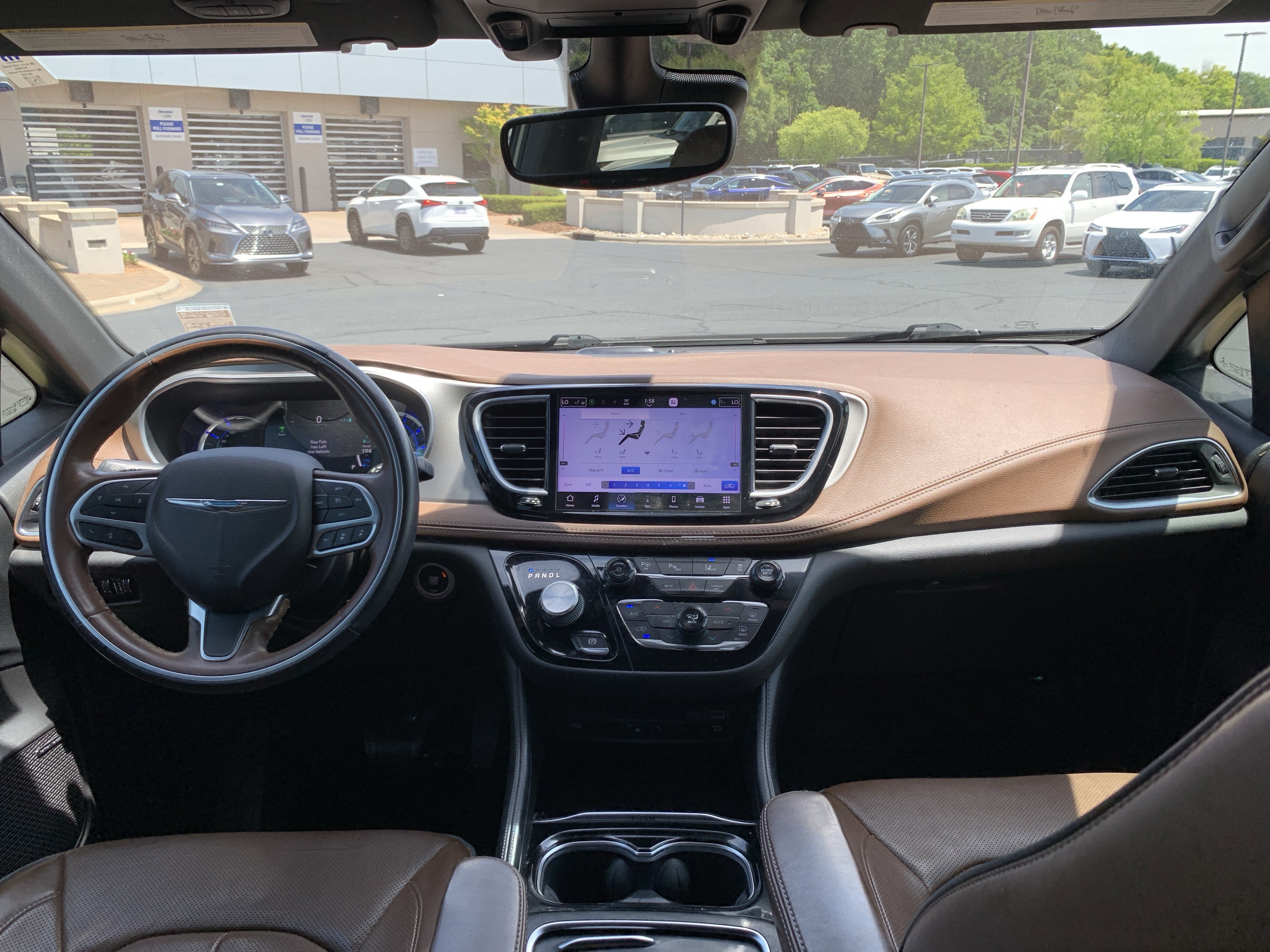Used 2021 Chrysler Pacifica Limited w/ Uconnect Theater Family Group FWD image 30