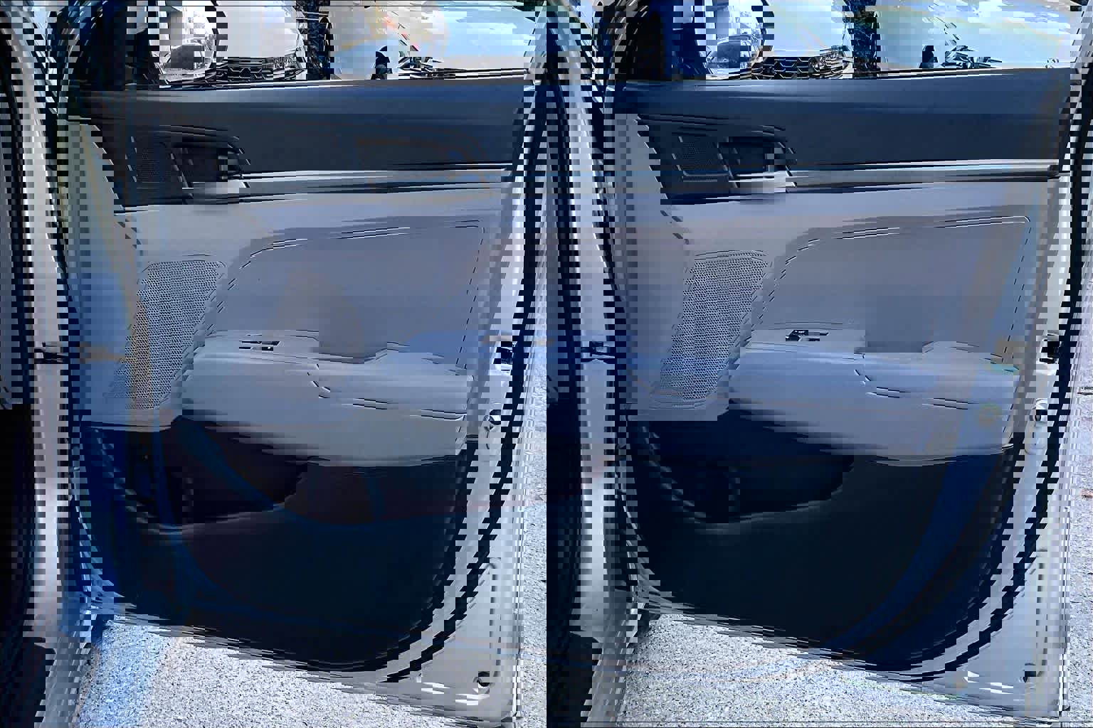 Used 2017 Hyundai Elantra SE image 17