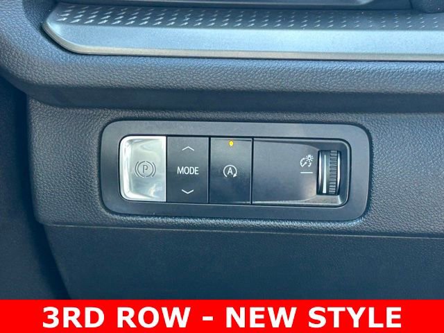 Certified 2025 Chevrolet Traverse LT FWD image 21