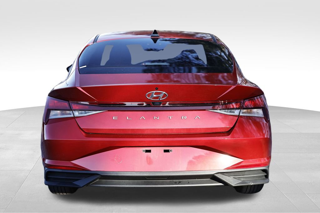 Used 2023 Hyundai Elantra SEL w/ Cargo Package image 4
