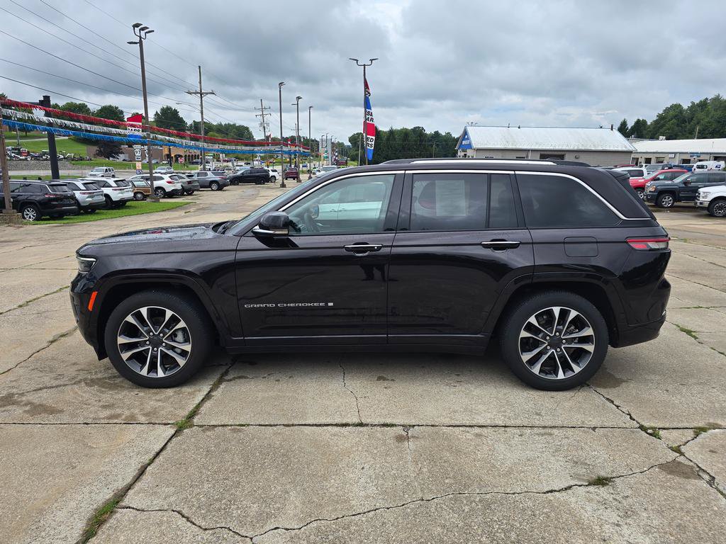 Used 2023 Jeep Grand Cherokee Overland w/ Luxury Tech Group IV AWD/4WD image 6
