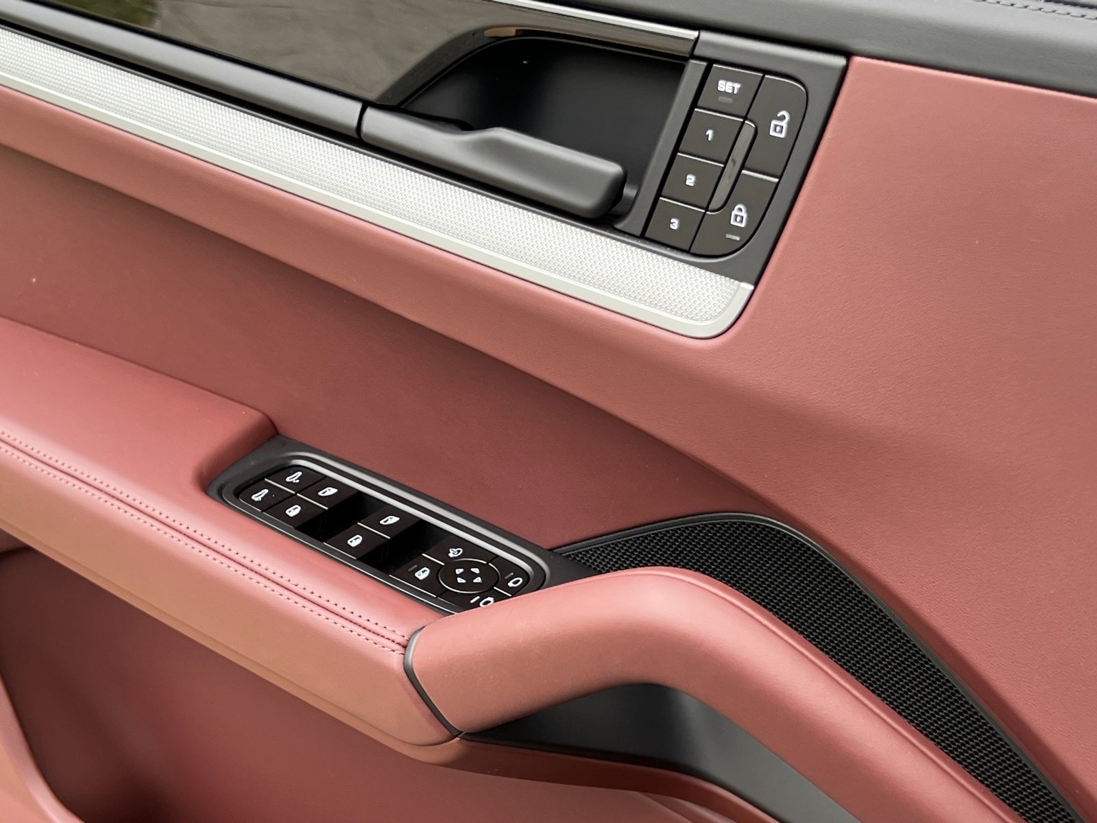 New 2026 Porsche Cayenne image 34