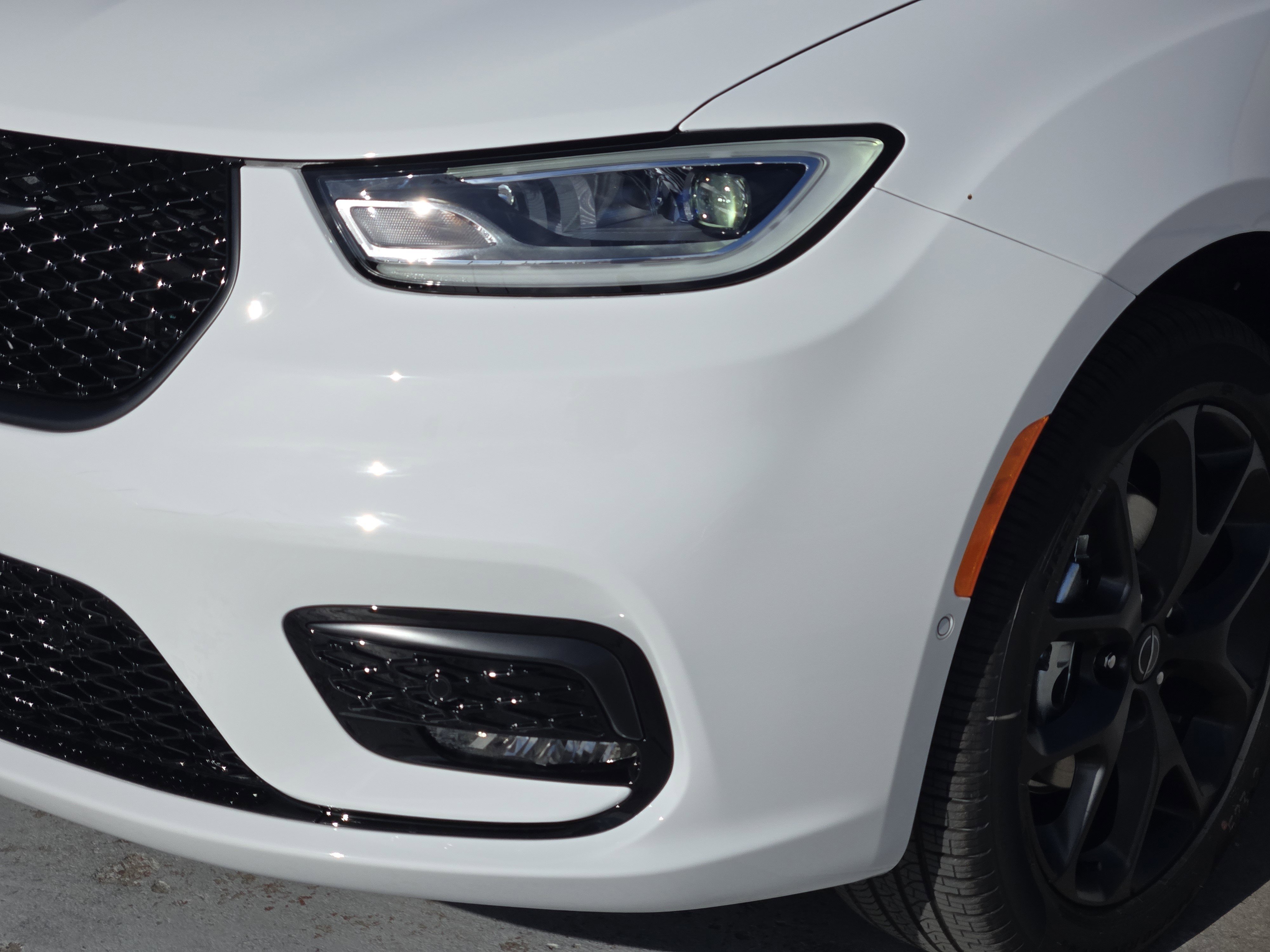 New 2026 Chrysler Pacifica Select w/ S Appearance Package image 6