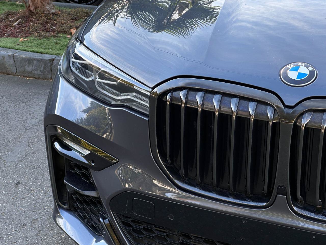 Used 2020 BMW X7 xDrive40i w/ M Sport Package AWD/4WD image 24