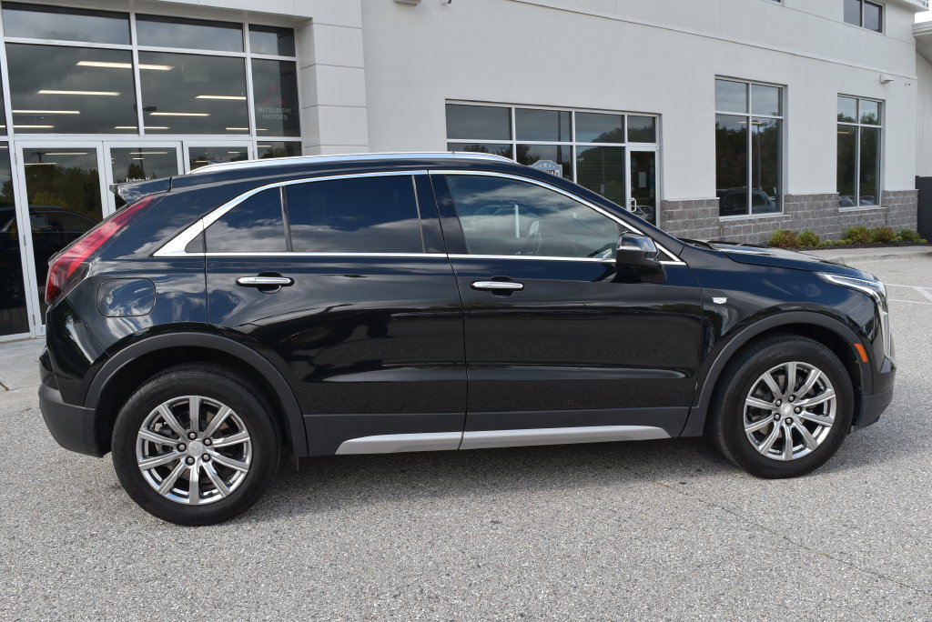 Used 2023 Cadillac XT4 Premium Luxury FWD image 2