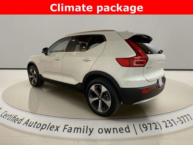 Used 2025 Volvo XC40 B5 Core AWD/4WD image 3