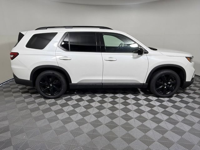 Used 2025 Honda Pilot Black Edition image 7