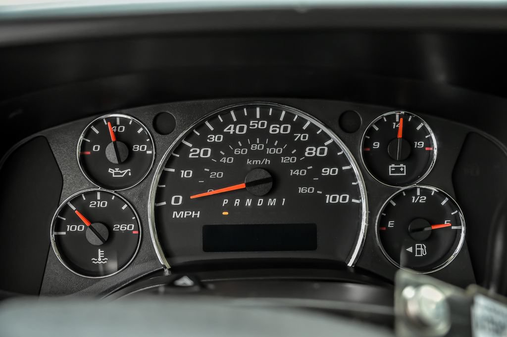 Used 2015 Chevrolet Express 4500 RWD image 17