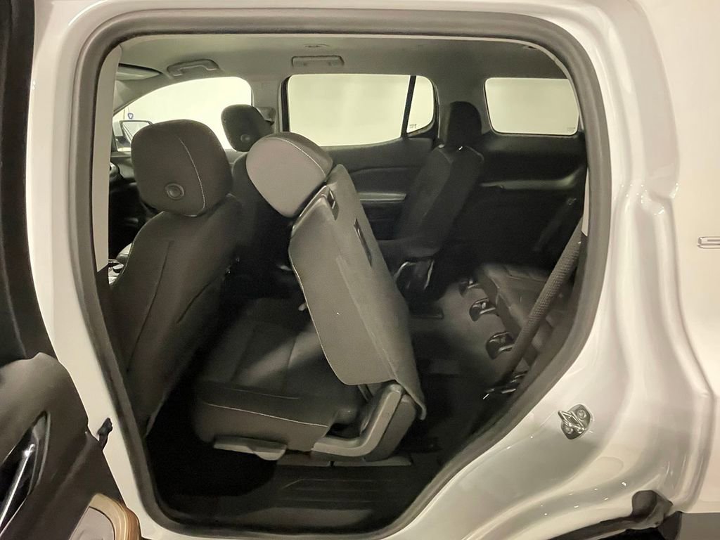 Used 2023 GMC Acadia SLE w/ Driver Convenience Package image 19