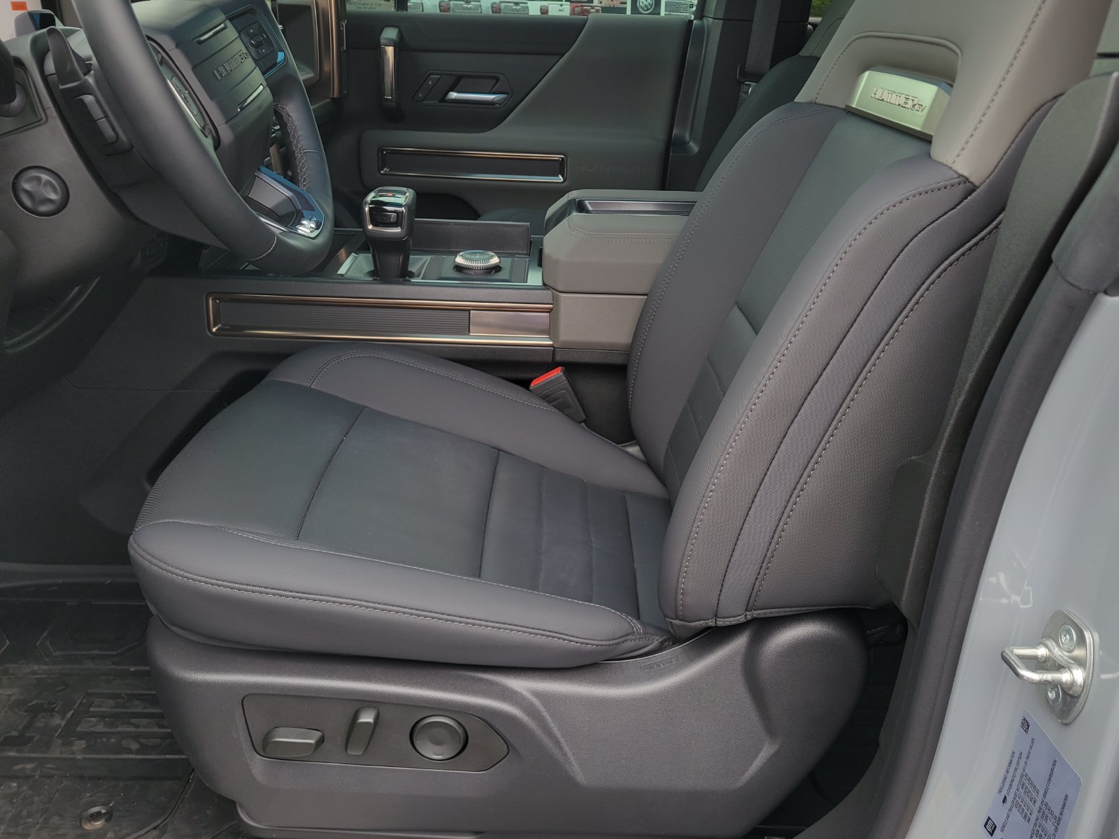 Used 2024 GMC Hummer EV 2X AWD/4WD image 9