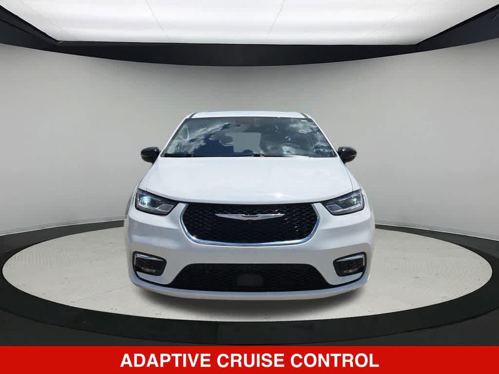 Used 2024 Chrysler Pacifica Touring-L FWD image 9