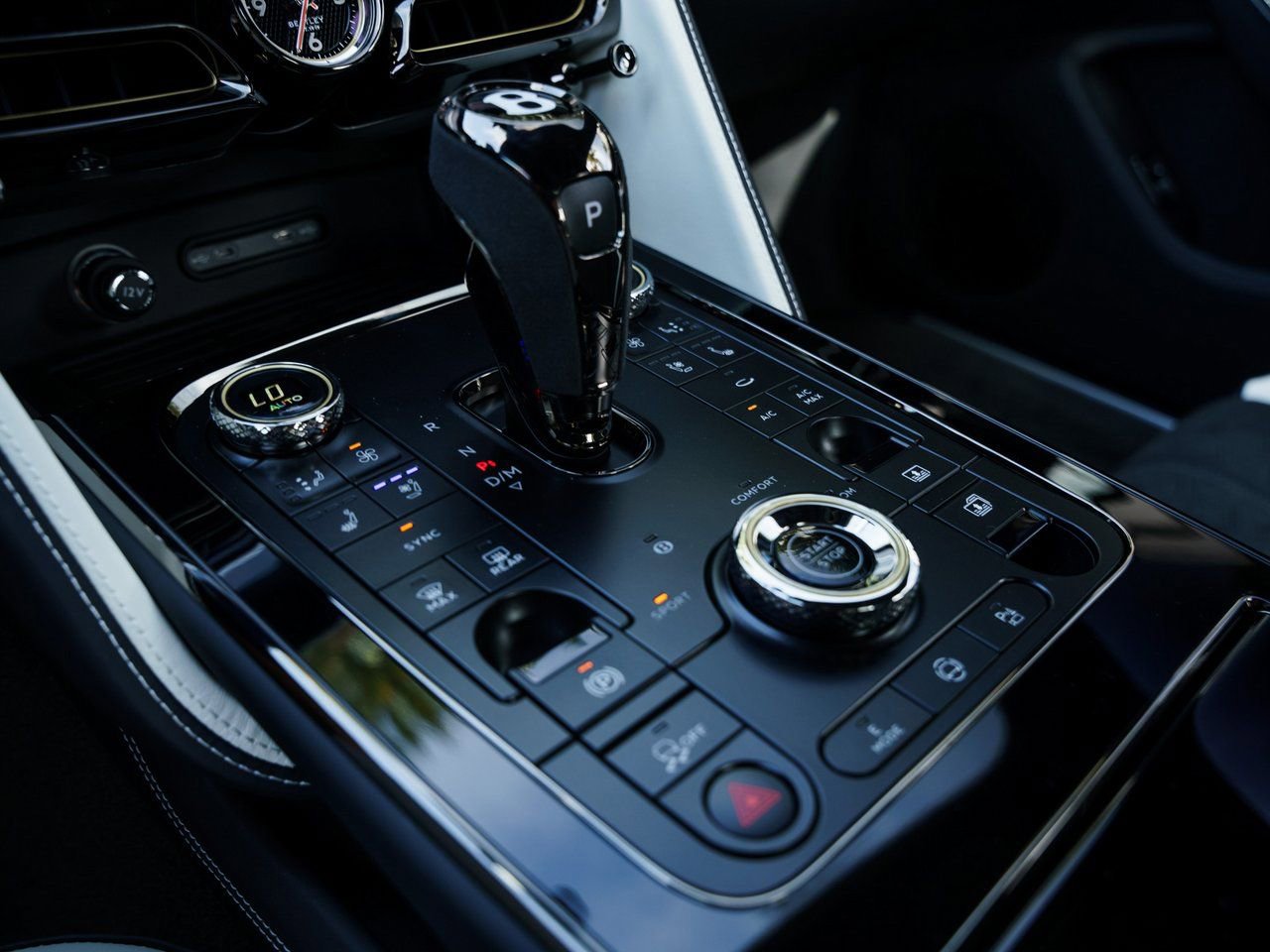 Used 2025 Bentley Flying Spur Plug-In Hybrid image 9