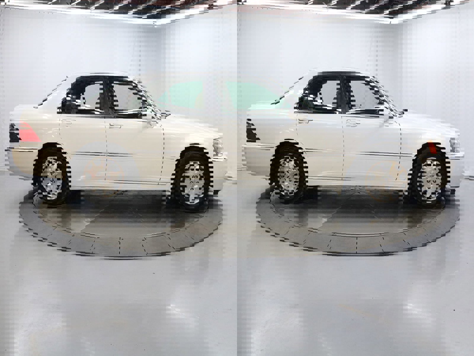 Used 2004 Acura RL w/Navigation System image 8