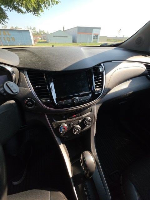 Used 2020 Chevrolet Trax LT w/ LT Convenience Package FWD image 4