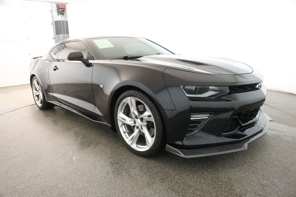 Used 2018 Chevrolet Camaro SS w/ LPO, Ground Effects Package image 3