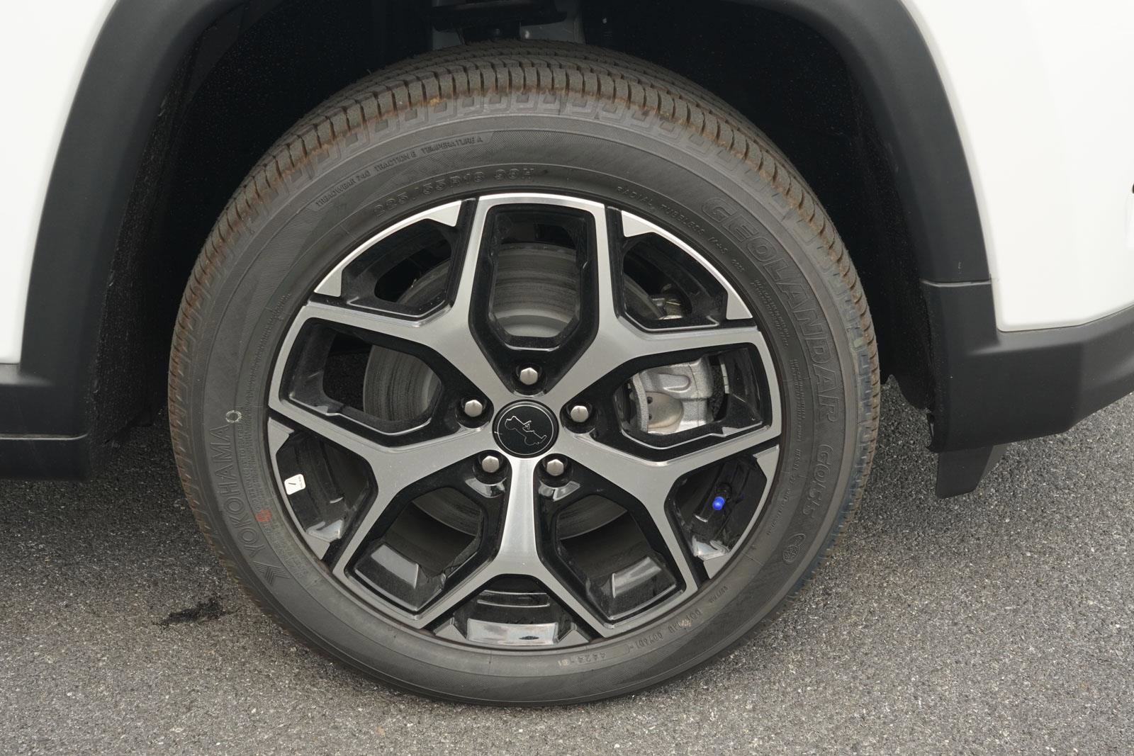 New 2025 Jeep Compass Limited image 13