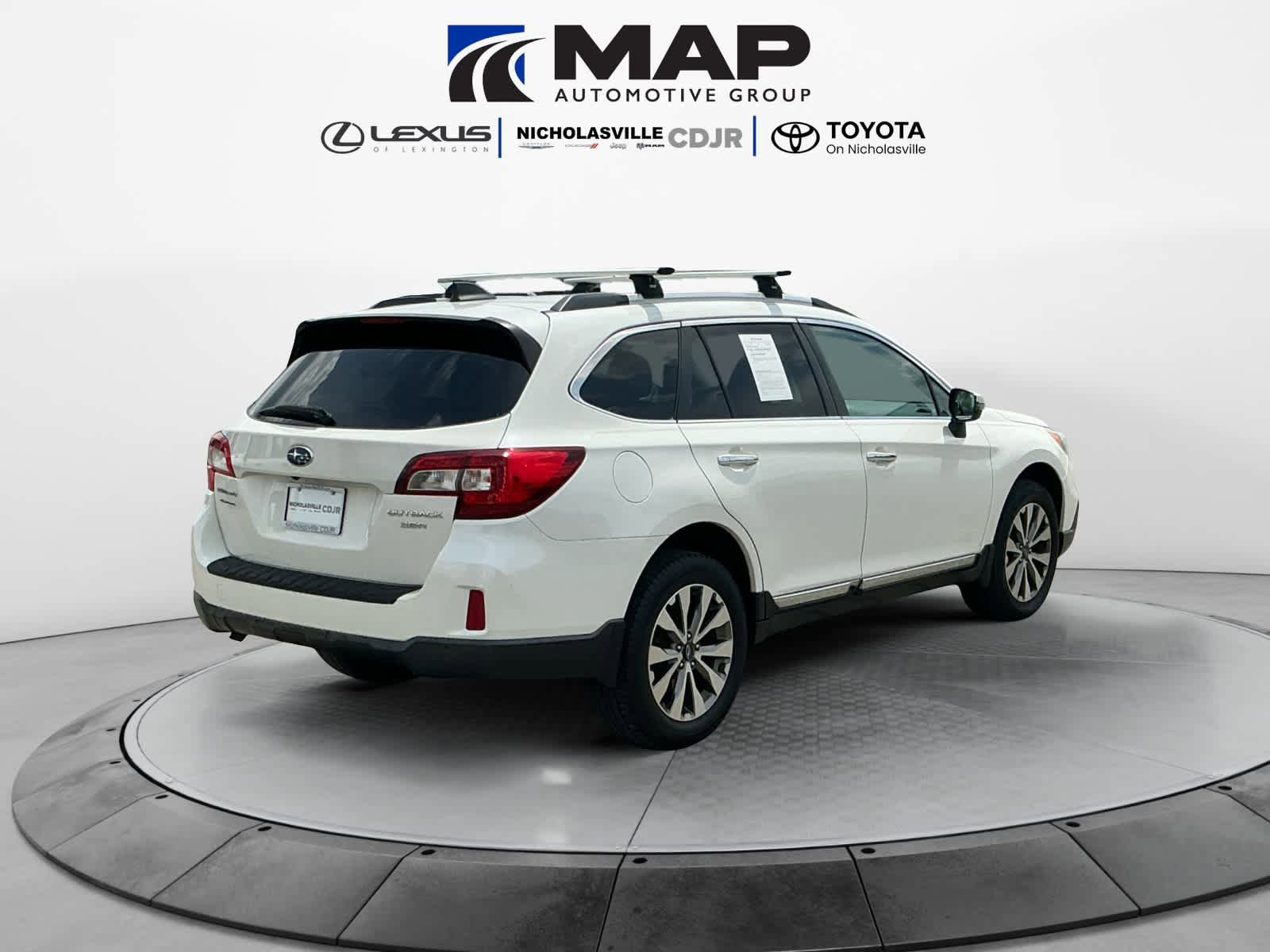 Used 2017 Subaru Outback 3.6R Touring w/ Popular Package #5A AWD/4WD image 5