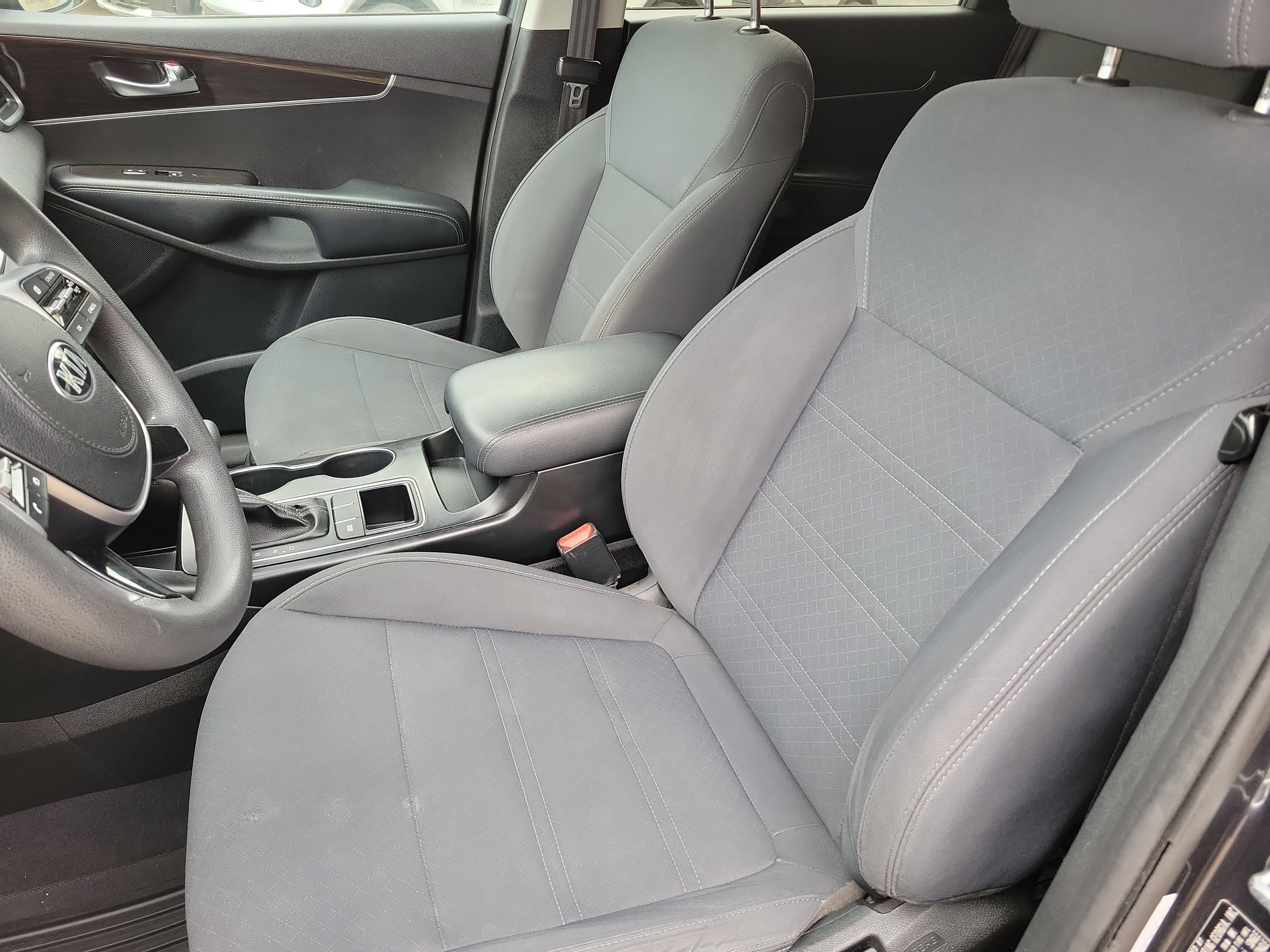 Used 2020 Kia Sorento LX image 4