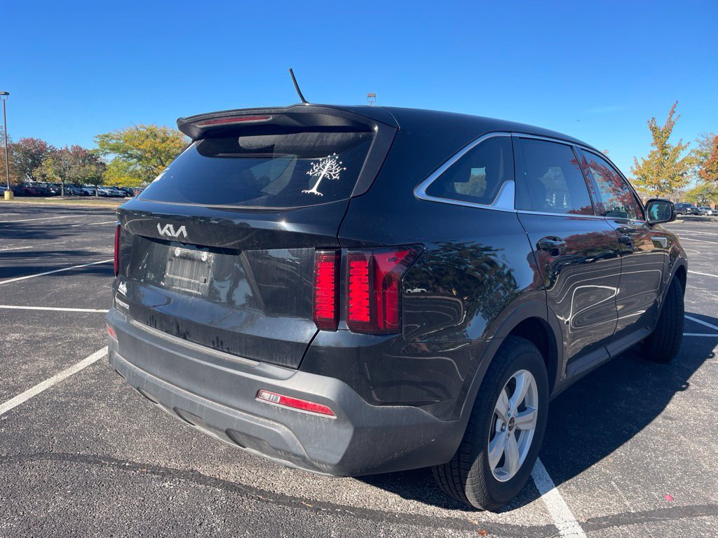 Used 2023 Kia Sorento LX FWD image 5