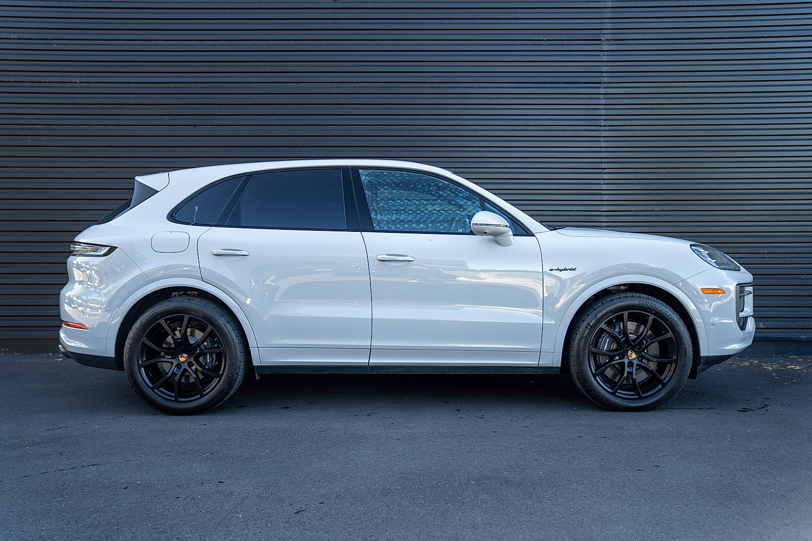 Certified 2025 Porsche Cayenne E-Hybrid AWD/4WD image 28