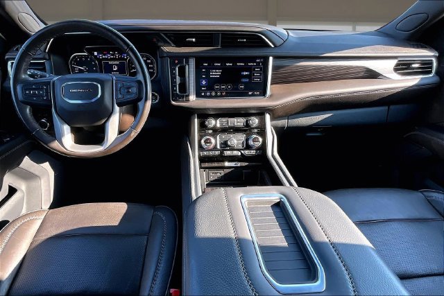 Used 2021 GMC Yukon Denali w/ Denali Premium Package AWD/4WD image 16
