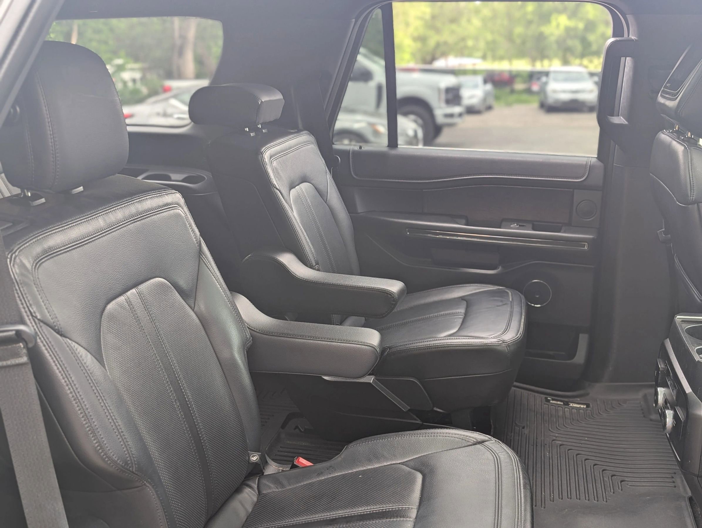 Used 2018 Ford Expedition Limited w/ Equipment Group 301A RWD image 16