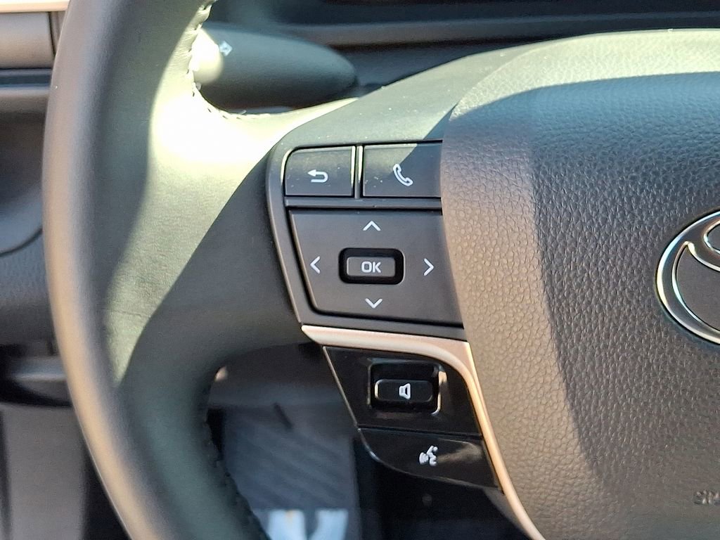 Used 2023 Toyota Crown XLE image 22