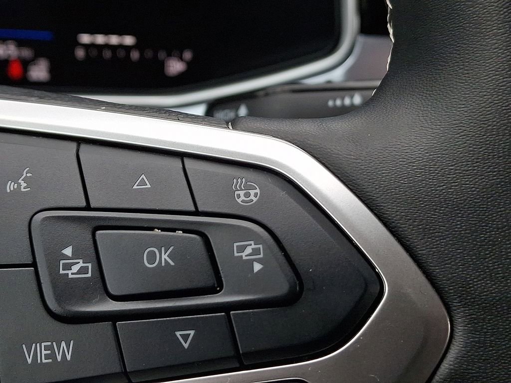 Used 2025 Volkswagen Taos SE image 27