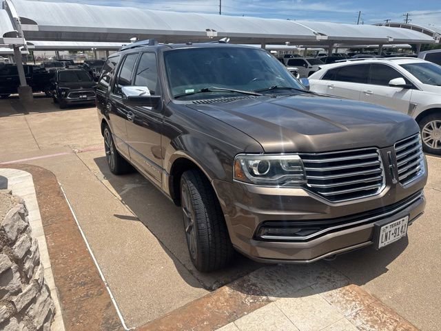 Used 2016 Lincoln Navigator Reserve AWD/4WD image 2