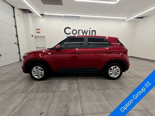 Used 2021 Hyundai Venue SE FWD image 2