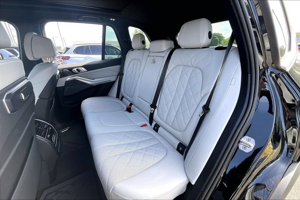 Certified 2025 BMW X5 xDrive40i w/ Climate Comfort Package AWD/4WD image 18