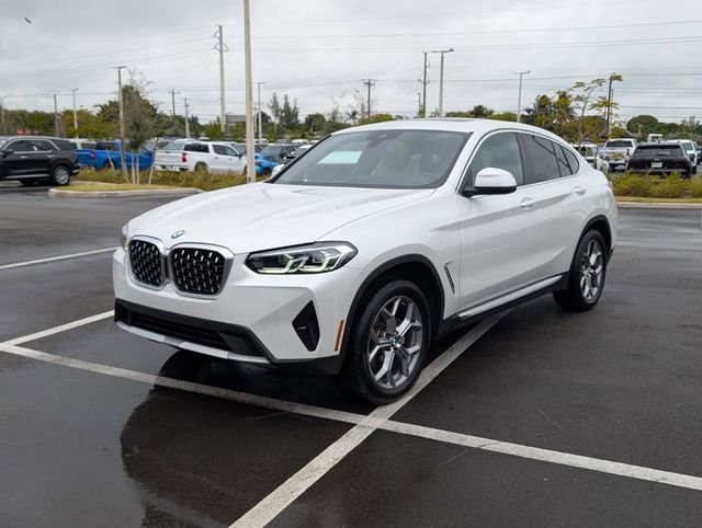 Used 2025 BMW X4 xDrive30i image 3