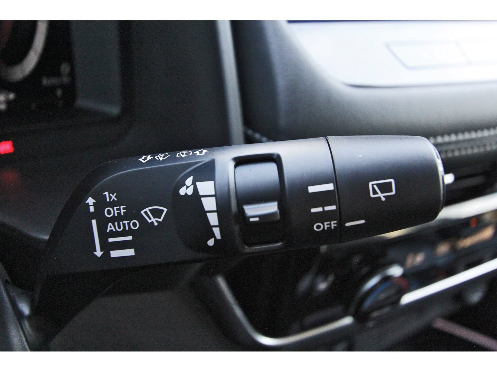 Certified 2025 Nissan Rogue Platinum w/ Tech Package FWD image 21