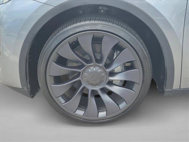 Used 2024 Tesla Model Y Long Range AWD/4WD image 25
