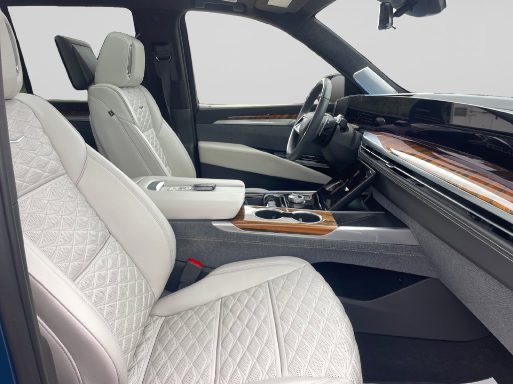 Certified 2025 Cadillac Escalade Premium Luxury Platinum AWD/4WD image 11