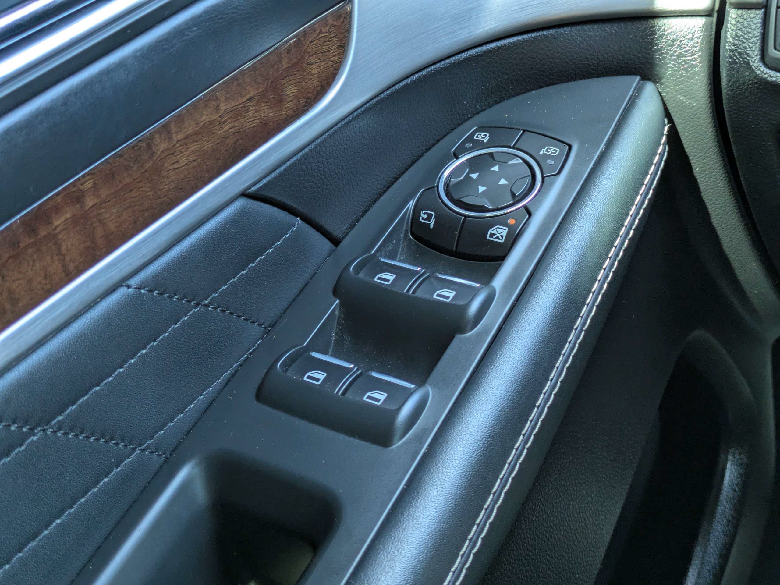Used 2017 Ford Explorer Platinum AWD/4WD image 26
