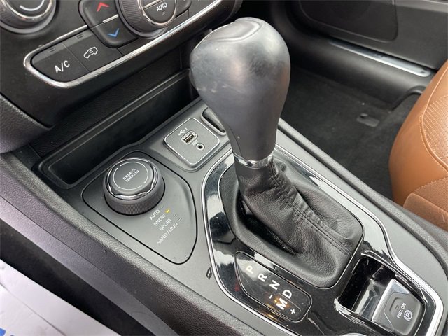 Used 2019 Jeep Cherokee Overland w/ Technology Group image 20