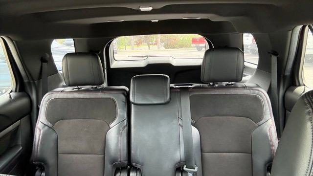 Used 2018 Ford Explorer XLT w/ Equipment Group 202A AWD/4WD image 19