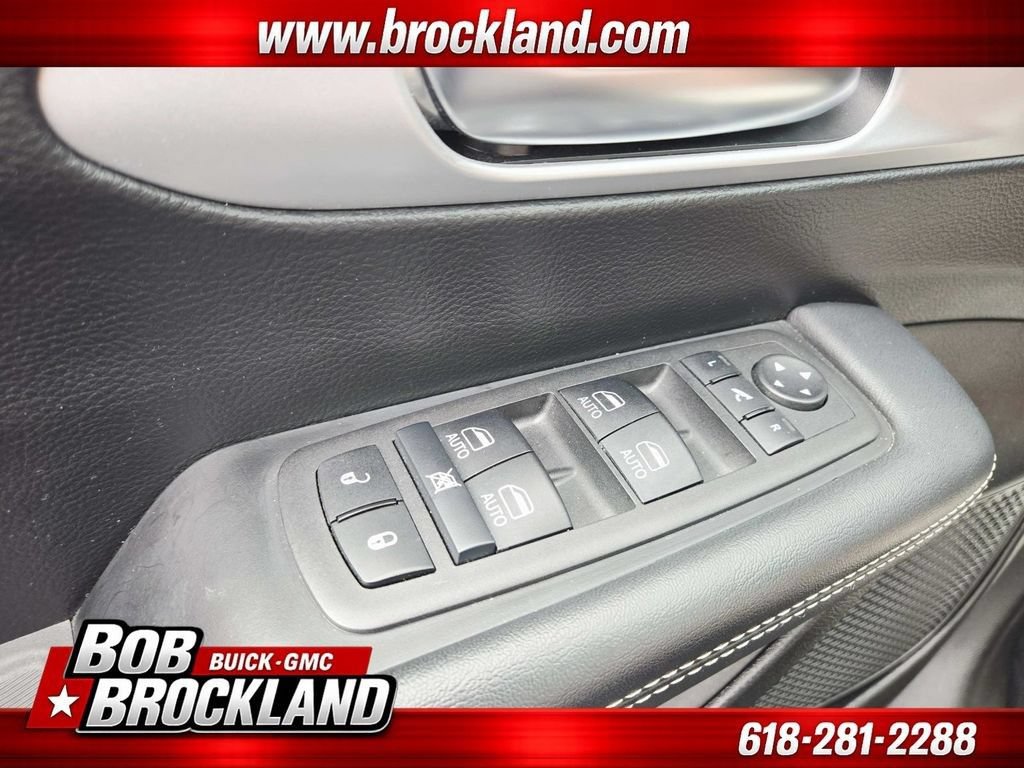 Used 2025 Chrysler Pacifica Limited FWD image 40