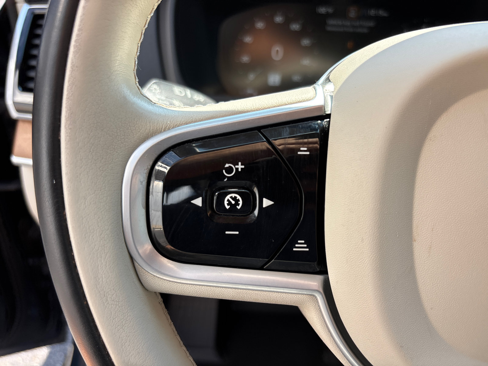Used 2019 Volvo XC90 T6 Inscription w/ Advanced Package AWD/4WD image 17
