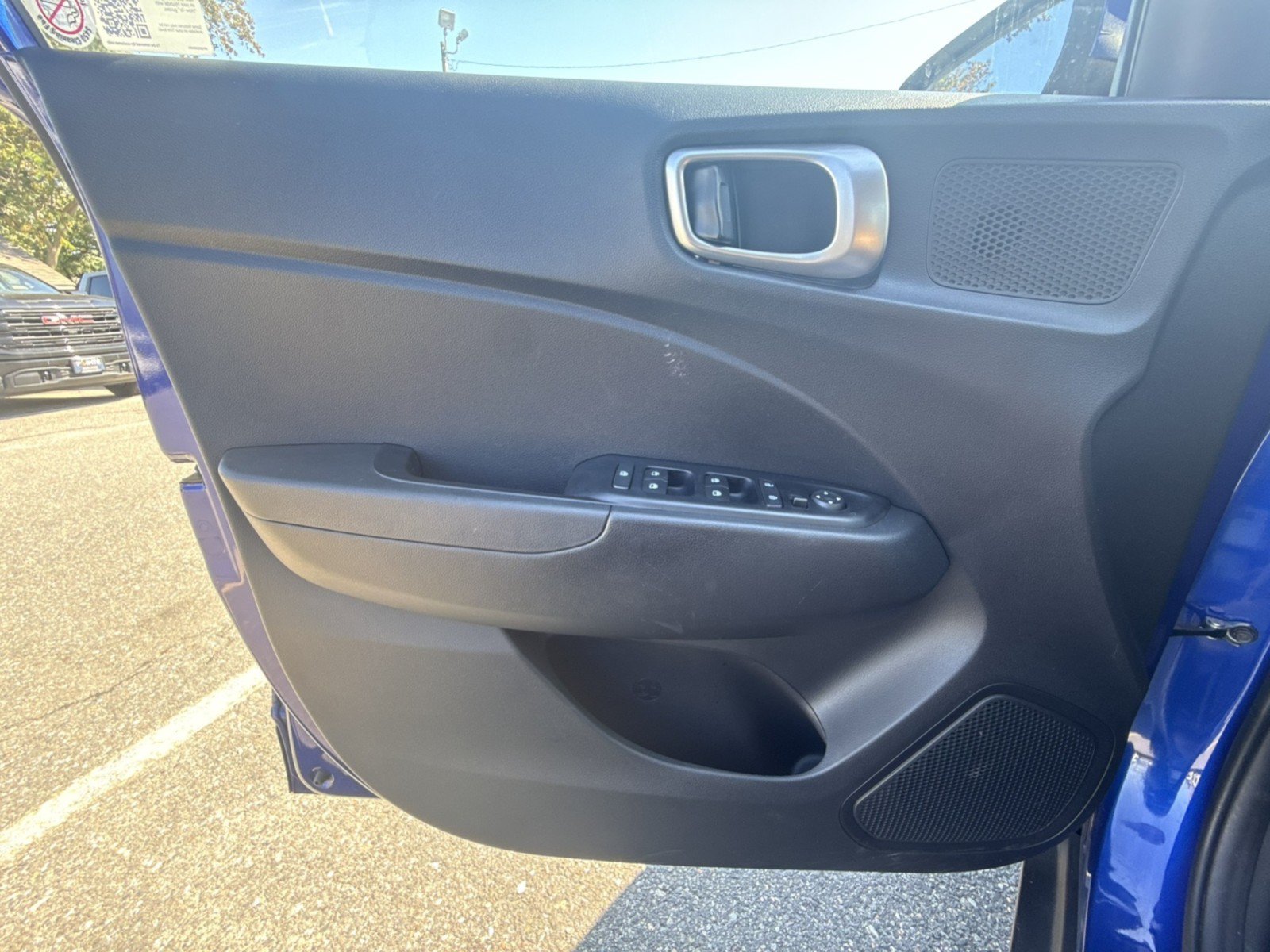 Used 2025 Hyundai Venue SEL FWD image 25