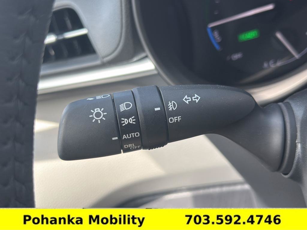 Used 2024 Toyota Sienna XLE FWD image 10